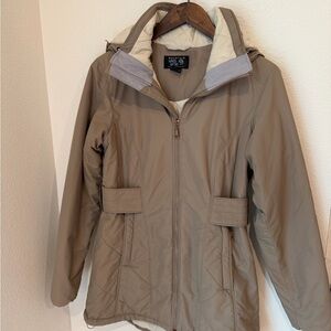 Mountain Hardwear Women's Hooded Insulated Puffer Jacket in Taupe
